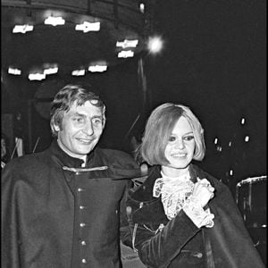 Archives - Brigitte Bardot et Gunter Sachs fêtent leur anniversaire de mariage chez "Raspoutine" à Paris en 1967. DANIEL ANGELI / BESTIMAGE