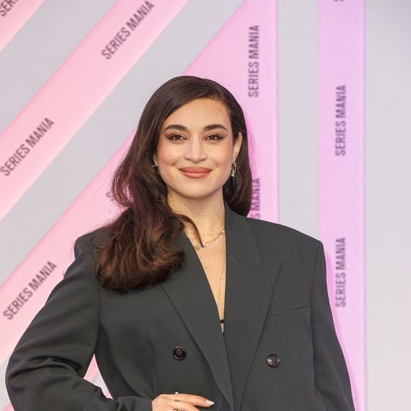 La comédienne portait une tenue qui laissait entrevoir ses sous-vêtements en dentelle

Camélia Jordana au photocall de la cérémonie de clôture du festival Series Mania à Lille le 28 mars 2025.
© Stéphane Vansteenkiste / Bestimage