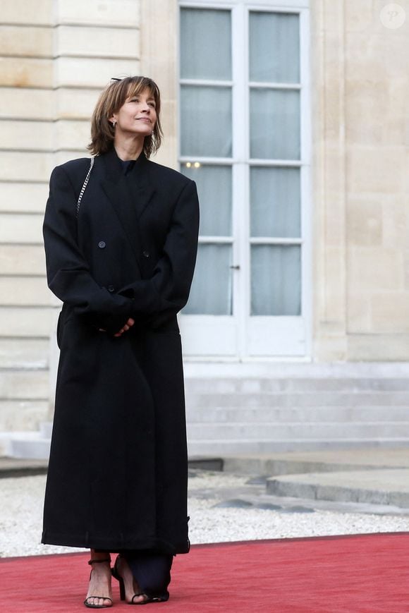 En alternance avec l’écrivain François Sureau, Sophie Marceau va présenter les textes et les auteurs qui lui ont donné le goût de la lecture.

L'actrice Sophie Marceau - Arrivée des invités au dîner d'Etat en l'honneur du président chinois Xi Jinping et de sa femme la Première Dame Peng Liyuan au palais présidentiel de l'Elysée à Paris, France, le 6 mai 2024. © Stéphane Lemouton / Bestimage