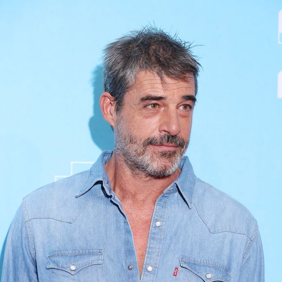 Thierry Neuvic au photocall de la mini-série "Infiltré(e)" lors de la 25ème édition du Festival de la fiction de la Rochelle, France, le 15 septembre 2023. © Denis Guignebourg/BestImage
