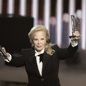 Sylvie Vartan sur scène reçoit un prix d'honneur de David Hallyday lors des 40èmes Victoires De La Musique à La Seine Musicale le 14 février 2025 à Boulogne-Billancourt, France. Photo by David NIVIERE/ABACAPRESS.COM