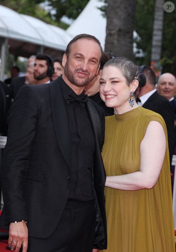 Emilie Dequenne et Michel Ferracci - Montée des marches du film « Le deuxième acte » pour la cérémonie d’ouverture du 77ème Festival International du Film de Cannes, au Palais des Festivals à Cannes. Le 14 mai 2024
Agence / Bestimage
