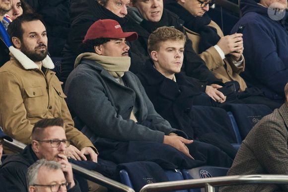 "Ça m’a étonné parce que c’est juste une très bonne amie Quand on est 15 dans un château, on crée plus d’affinités avec certains par moments et puis, arrivé à un certain stade, quand on se retrouve à seulement 5, on crée des affinités avec d’autres personnes", avait-il confié. 

Noah, Charles Doré (Star Academy 2024) - Célébrités dans les tribunes du match de Ligue 1 McDonald's opposant le Paris Saint-Germain (PSG) à L’AS Monaco (4-1) au Parc des Princes à Paris le 7 février 2024. © Cyril Moreau/Bestimage