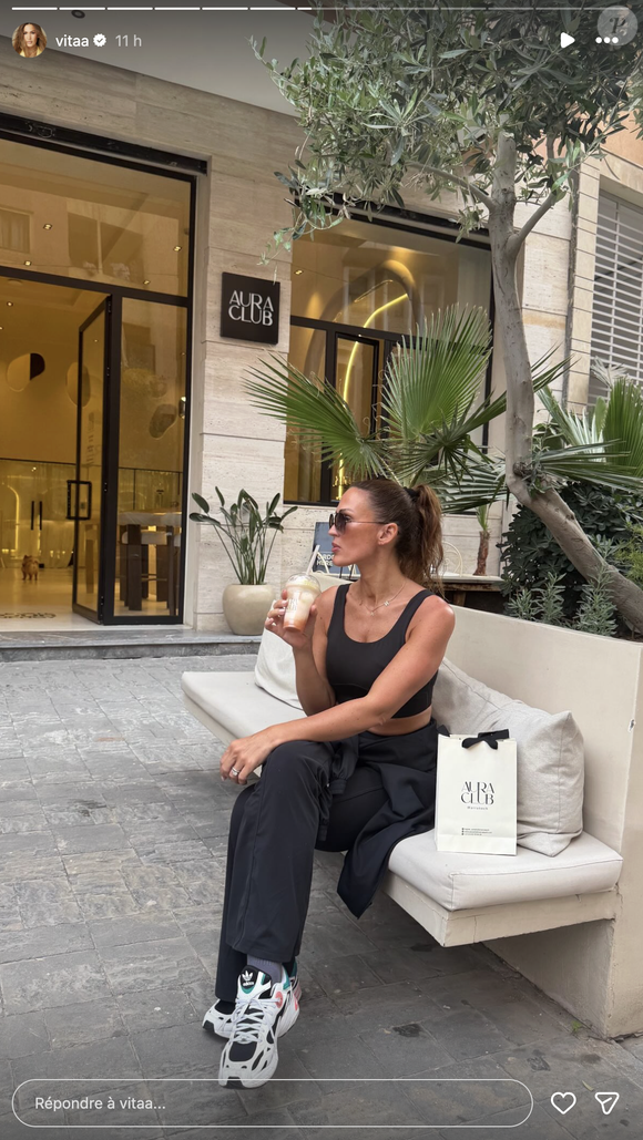 C’est l'Aura Club de Marrakech, un club wellness très select, qu’elle a choisi pour se maintenir en forme lorsqu'elle séjourne au Maroc. 

Capture d'écran du compte Instagram de Vitaa en mai 2026