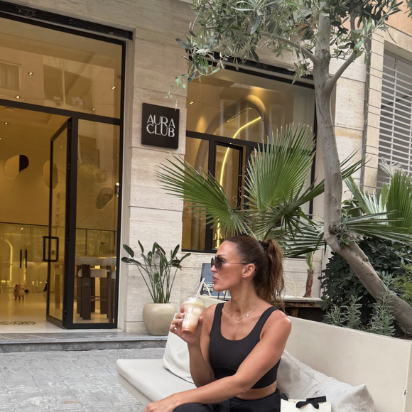 C’est l'Aura Club de Marrakech, un club wellness très select, qu’elle a choisi pour se maintenir en forme lorsqu'elle séjourne au Maroc. 

Capture d'écran du compte Instagram de Vitaa en mai 2026