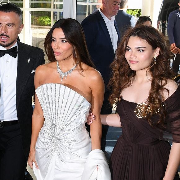 L’opération, réalisée via Constellation Hotels Holdings, représenterait un portefeuille d’environ 1 700 chambres et un montant estimé entre 700 et 800 millions d’euros. 

Eva Longoria et Ariana Greenblatt sont aperçues à l'hôtel Martinez lors de la 79e édition du Festival de Cannes, le 22 mai 2026 à Cannes, en France. © LIONEL URMAN / BESTIMAGE
