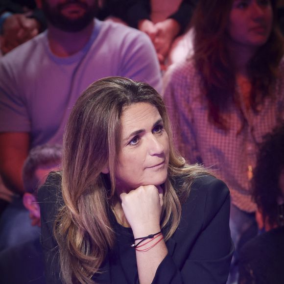 Mercredi, Valérie Bénaïm a parlé de son diagnostic d’otospongiose lors du Prime des vérités sur W9.

Exclusif - Valérie Benaim, sur le plateau de TBT9 présenté par C.Hanouna, et diffusé en direct sur W9, Paris, France. © Jack Tribeca / Bestimage