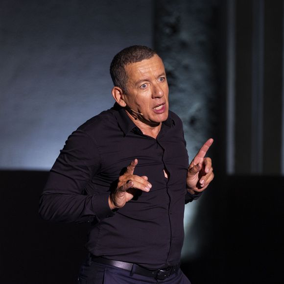 Après Jean-Paul Rouve, c'est un autre de ses amis qui a pris la parole pour elle : Dany Boon

Exclusif - Dany Boon sur scène au spectacle de Dany Boon "Clown n'est pas un métier" lors du 41ème Festival de Ramatuelle en 2025
© Cyril Bruneau / Bestimage