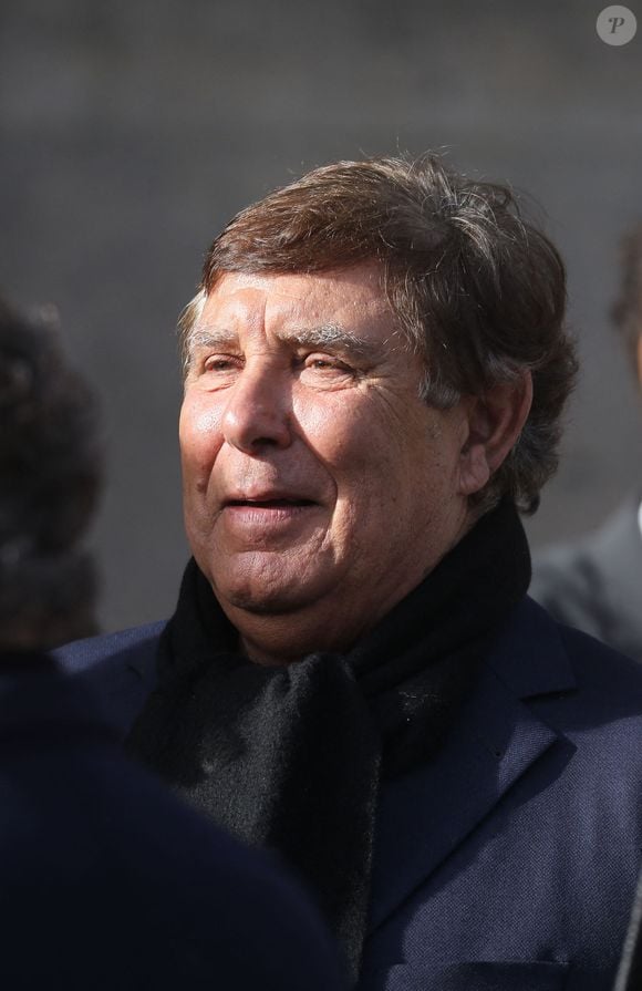 Jean-Pierre Foucault - Sorties des obsèques de Etienne Mougeotte en l'église Saint-François-Xavier à Paris. Le 13 octobre 2021
© Jacovides-Clovis / Bestimage