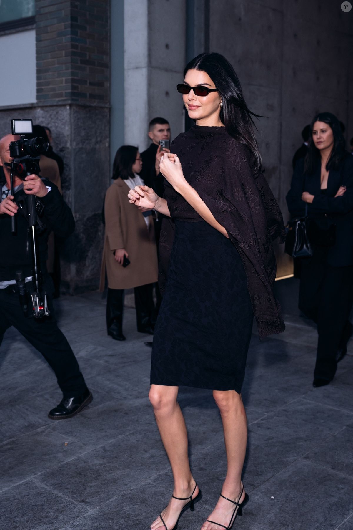 Photo : Kendall Jenner fait tourner les têtes en se rendant à la ...