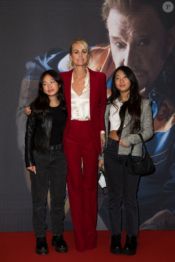 Laeticia Hallyday et ses filles Joy et Jade - Projection au Grand Rex à Paris des documentaires "Johnny USA" et "A nos promesses" à l'occasion de la Journée Spéciale Johnny, son rêve américain. Le 21 octobre 2020
© Jacovides-Moreau / Bestimage