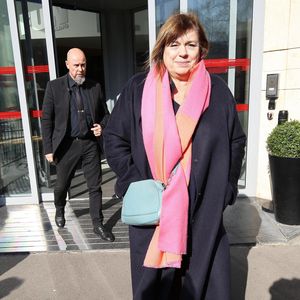 Exclusif - Michèle Bernier - Les célébrités quittent les studios de la radio RTL après l'émission "Les Grosses Têtes" à Neuilly-sur-Seine, le 20 février 2023. 
© Jonathan Rebboah / Panoramic / Bestimage
