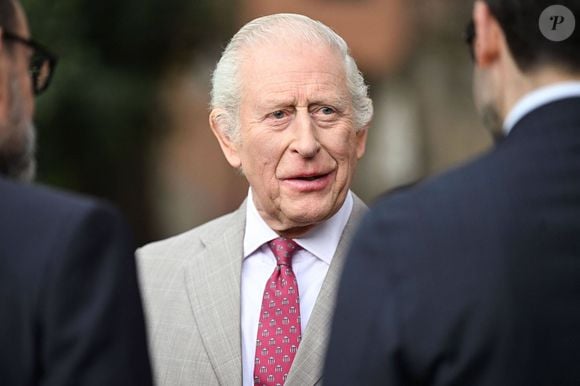 Le roi Charles III est sur tous les fronts !

Le roi Charles III d'Angleterre, plante un arbre dans les jardins de la Villa Wolkonsky à Rome © Imago / PsnewZ / Bestimage