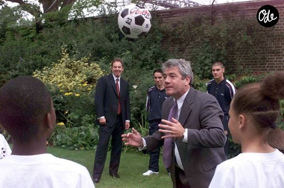 Il a remporté trois titres de champion d’Angleterre avec Liverpool et deux Ballons d’Or en 1978 et 1979.

Tony Blair et Kevin Keegan

ALPHA AGENCY / BESTIMAGE