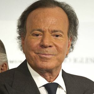 L’une d’elles décrit un climat de contrôle, de harcèlement et de contraintes, ainsi que des actes sexuels non consentis dans les résidences de Punta Cana et Lyford Cay.

Julio Iglesias a été déclaré le plus grand artiste latino de tous les temps lors d'une cérémonie à Londres. © Bestimage