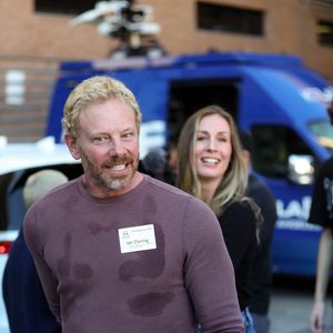 Los Angeles, CA L'acteur Ian Ziering sert de la nourriture lors de l'événement LA Mission Thanksgiving à Los Angeles.
Backgrid USA / Bestimage