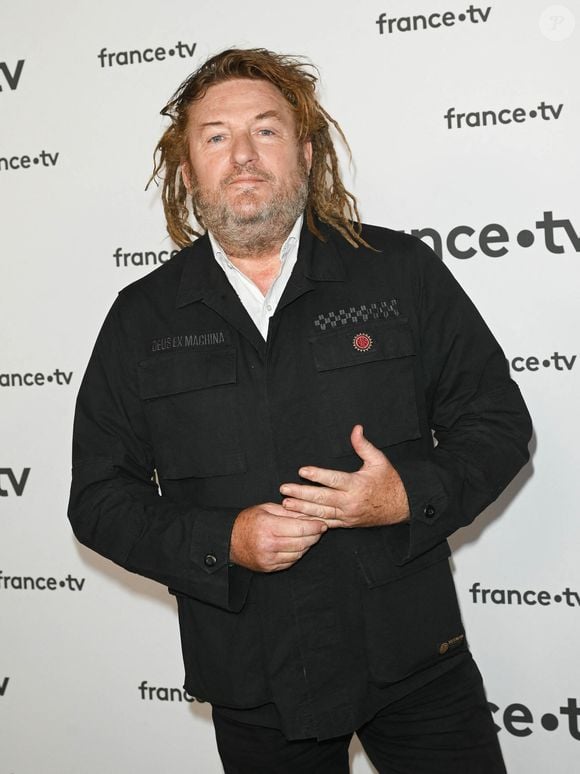 Olivier Delacroix au photocall pour la conférence de presse de rentrée de France TV à la Grande Halle de la Villette à Paris, France, le 6 juillet 2022. © Coadic Guirec/Bestimage