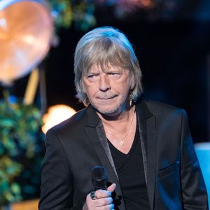 Le chanteur va participer à un concert évènement pour venir en aide aux sinistrés des incendies survenus en Gironde cet été

Exclusif - Le chanteur Renaud (Renaud Séchan) - Tournage de l'émission "Merci Renaud" dans les studios de la Plaine Saint-Denis le 15 novembre 2016, qui sera diffusée le samedi 17 décembre 2016 en prime time sur France 2. © Cyril Moreau / Bestimage