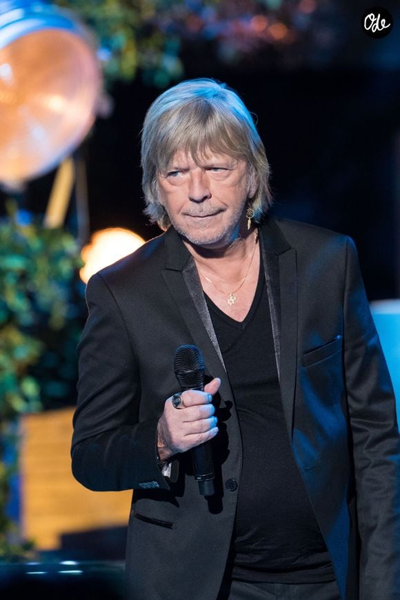Le chanteur va participer à un concert évènement pour venir en aide aux sinistrés des incendies survenus en Gironde cet été

Exclusif - Le chanteur Renaud (Renaud Séchan) - Tournage de l'émission "Merci Renaud" dans les studios de la Plaine Saint-Denis le 15 novembre 2016, qui sera diffusée le samedi 17 décembre 2016 en prime time sur France 2. © Cyril Moreau / Bestimage