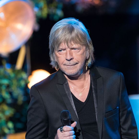 Le chanteur va participer à un concert évènement pour venir en aide aux sinistrés des incendies survenus en Gironde cet été

Exclusif - Le chanteur Renaud (Renaud Séchan) - Tournage de l'émission "Merci Renaud" dans les studios de la Plaine Saint-Denis le 15 novembre 2016, qui sera diffusée le samedi 17 décembre 2016 en prime time sur France 2. © Cyril Moreau / Bestimage
