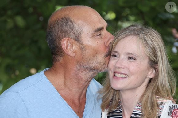 Bernard Campan et Isabelle Carré en couple à la scène comme à la ville ? La comédienne répond à la rumeur

Bernard Campan et Isabelle Carre assistent au Photocall de La Degustation dans le cadre du 15ème Festival du Film d'Angoulême à Angoulême, France. Photo by Jerome Domine/ABACAPRESS.COM