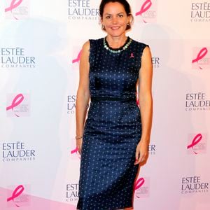 Cendrine Dominguez - "20 ans du Ruban Rose avec Elizabeth Hurley (Liz Hurley) - L'actrice britannique Elizabeth Hurley (Liz Hurley) a declenche mercredi soir l'illumination en rose de l'Opera Garnier a Paris, a l'occasion des 20 ans du Ruban rose, campagne internationale de sensibilisation pour la lutte contre le cancer du sein. OLIVIER BORDE / BESTIMAGE