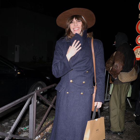 Lou Doillon au défilé AMI collection homme automne/hiver 2024/2025 lors de la fashion week à Paris (PFW) le 18 janvier 2024. © Denis Guignebourg / Bestimage