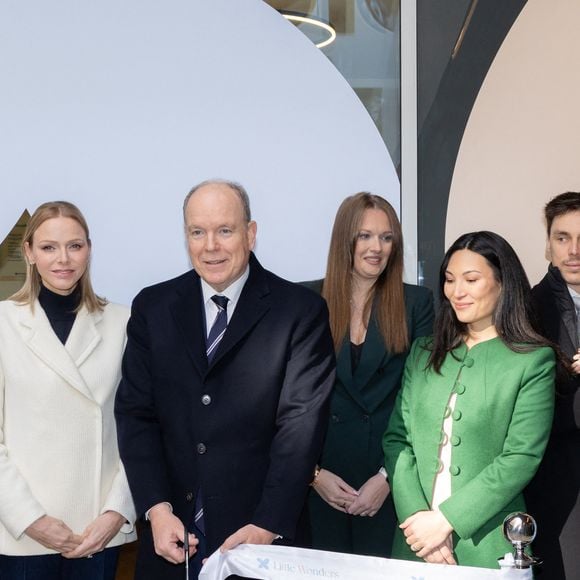 TT.SS.HH. Le Prince Albert II (Le prince Albert II de Monaco) et la Princesse Charlène de Monaco (La princesse Charlène de Monaco), S.A.S. la Princesse Stéphanie de Monaco (La princesse Stéphanie de Monaco), Camille Gottlieb et Louis Ducruet avec ses filles Victoire et Constance, assistent à l'inauguration des " Petites Merveilles " créées par Marie Ducruet et Élise Rouillard. Little Wonders" est un espace dédié aux enfants avec des jeux, des activités éducatives et un café situé sur le Boulevard Rainier III. © Olivier Huitel/Pool Monaco/Bestimage