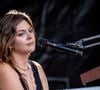 "J'ai eu la sensation d'avoir un bout de ma maman pas loin", a-t-elle confié.

Louane se produit sur la scène du festival "Printemps de Pérouges" au château de Saint-Maurice-de-Rémens (01 - France) le 28/06/2026. © Sandrine Thesillat/Psnewz/Bestimage