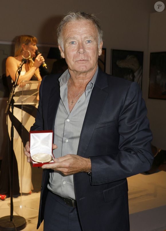 Exclusif - Franck Dubosc a reçu la médaille d'honneur - Personnalités à la 4ème édition du Dîner des Arts et de la Culture à Artcurial à Paris. Le 25 septembre 2024. © Christophe Aubert via Bestimage