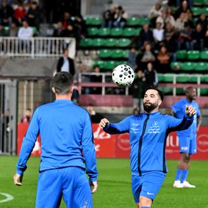 Kendji Girac durant la première édition du « match des légendes » opposant l'équipe des Légendes, les anciens de Cannes, à l'équipe des Etoiles avec pour capitaine Didier Deschamps, au stade Pierre de Coubertin à Cannes, le 30 octobre 2025. . © Bruno Bebert / Dominique Jacovides / Bestimage
