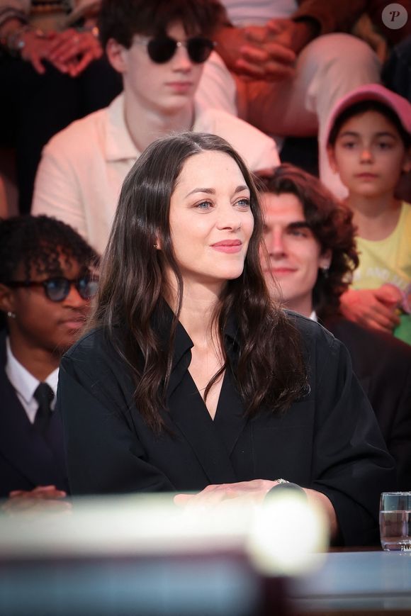 Exclusif - Marion Cotillard sur le plateauaude l'émission "C à vous" lors du 79ème Festival International du Film de Cannes le 16 mai 2026. © Jack Tribeca/Bestimage