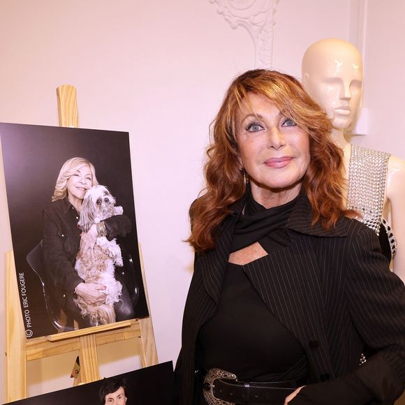 la chanteuse n'a pas été conviée aux 19 dernières dates de la tournée.

Julie Pietri lors de l'inauguration faite par Valérie Kaprisky de " Une Expo pour sauver les Animaux " organisée par le mannequin J.Bellet au profit de l'association YouCare. 28/11/2025 © Cédric Perrin/Bestimage