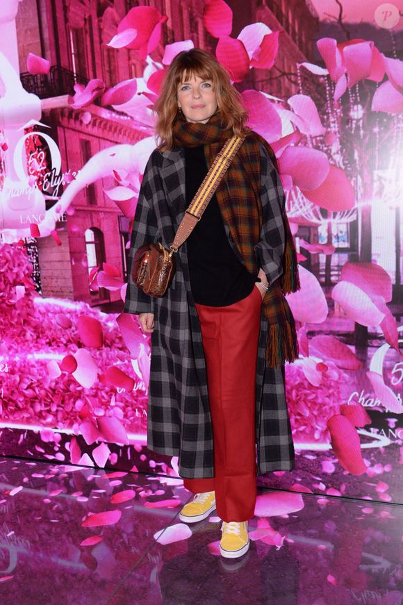 Sa mère confie qu’il a grandi dans l’univers artistique, et qu’il est donc naturel qu’il souhaite se lancer dans ce milieu.

Exclusif - Gwendoline Hamon - Inauguration de la boutique Lancôme 52 Champs-Elysées à Paris le 4 décembre 2019. © Rachid Bellak/Bestimage