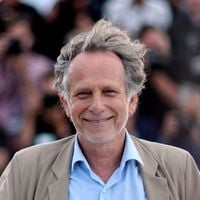 "Il est question que je participe à ce projet" : Charles Berling et son fils Émile, qui évolue dans le même univers artistique, préparent leurs retrouvailles