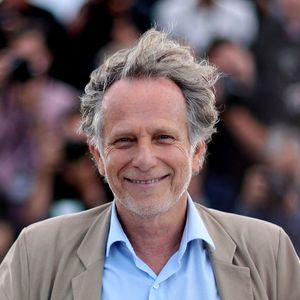 À l’occasion d’une interview accordée à "Télé-Loisirs" dans le cadre de la promotion de la sortie au cinéma du film de Hüseyin Aydin Gürsoy, "Une Affaire turque", Charles Berling a pu se confier sur son fils Émile.

Charles Berling au photocall du film "La Vie D'Une Femme" (A Woman's Life) lors du Festival International du Film de Cannes, France. © Jacovides-Moreau/Bestimage