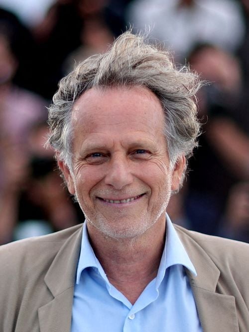 "Il est question que je participe à ce projet" : Charles Berling et son fils Émile, qui évolue dans le même univers artistique, préparent leurs retrouvailles
