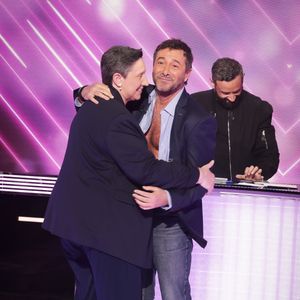 Exclusif - Danielle Moreau et Bernard Montiel qui montre son corps, sur le plateau de l’émission « TPMP » présentée par C.Hanouna et diffusée en direct sur C8, Paris, France, le 20 février 2025. © Jack Tribeca / Bestimage
