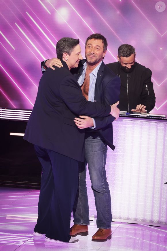 Exclusif - Danielle Moreau et Bernard Montiel qui montre son corps, sur le plateau de l’émission « TPMP » présentée par C.Hanouna et diffusée en direct sur C8, Paris, France, le 20 février 2025. © Jack Tribeca / Bestimage