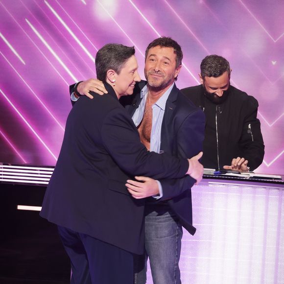 Exclusif - Danielle Moreau et Bernard Montiel qui montre son corps, sur le plateau de l’émission « TPMP » présentée par C.Hanouna et diffusée en direct sur C8, Paris, France, le 20 février 2025. © Jack Tribeca / Bestimage
