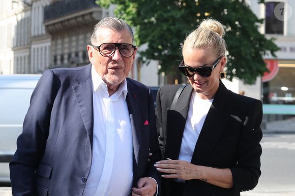 Laeticia Hallyday et Jean-Claude Camus - Arrivées aux obsèques de Philippe Labro en l'église de Saint-Germain-des-Prés à Paris le 13 juin 2025. © Dominique Jacovides - Christophe Clovis / Bestimage