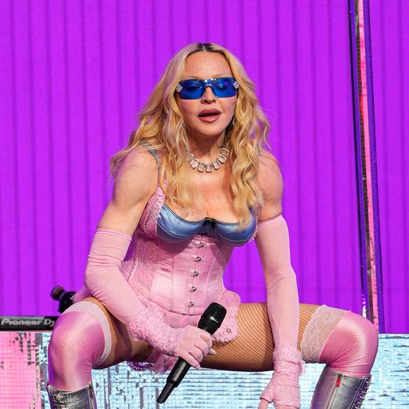 Ce mardi 9 juin 2026, une célèbre marque de cosmétiques a dévoilé le visage de sa nouvelle égérie pour présenter sa prochaine campagne.

Madonna se produit sur la scène TSX à Times Square le 4 juin 2026 à New York.  

Photo : STARMAX / BESTIMAGE