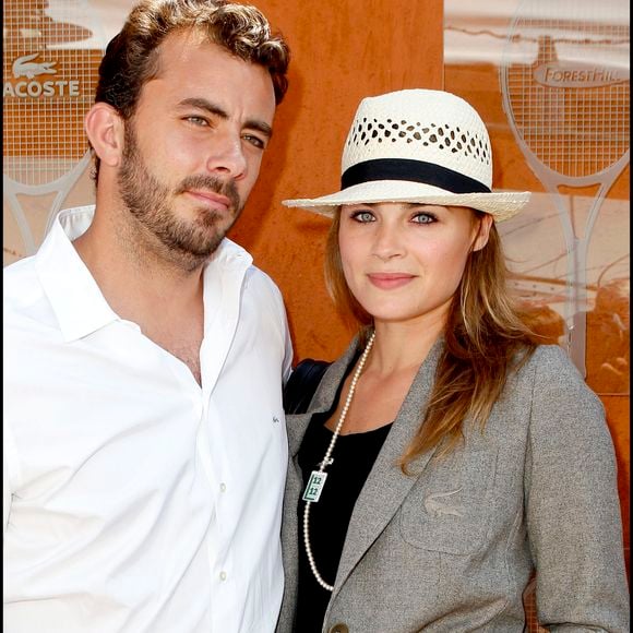 Ils ne devaient pas se rencontrer.... il l'a demandée en mariage trois semaines après le coup de foudre

Thierry Ascione et Mélanie Maudran en 2010 à Roland-Garros.
RINDOFF-JACOVIDES / BESTIMAGE