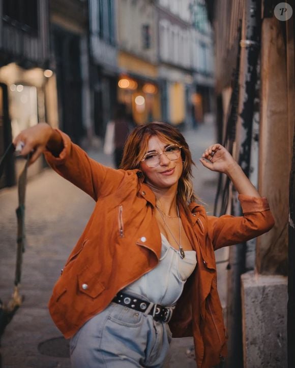 La jeune chanteuse y apparait totalement méconnaissable par rapport au look qu'elle arborait durant la "Star Academy 2023"

Margot Abate, Instagram.