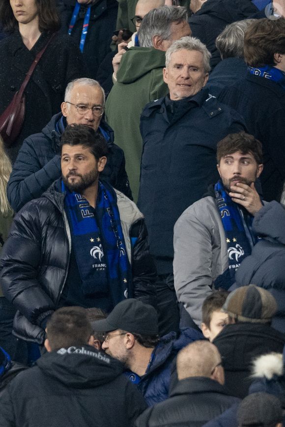 Christophe Beaugrand et son mari Ghislain Beaugrand-Gerin, Gilles Bouleau et Denis Brogniart dans les tribunes du quart de finale de la Ligue des Nations de l'UEFA 2025 "France - Croatie (2-0 / tab 5-4)" au Stade de France à Saint-Denis le 23 mars 2025. © Cyril Moreau/Bestimage
