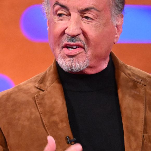 À 80 ans, Sylvester Stallone reste une figure incontournable du cinéma d’action, notamment grâce à Rocky et Rambo.

Sylvester Stallone lors du tournage de l'émission « The Graham Norton Show », aux BBC Studioworks 6 du Television Centre, Wood Lane, à Londres Matt Crossick Media Assignments/PA Wire