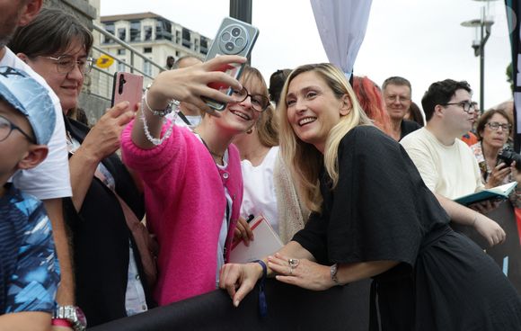 Julie Gayet - Arrivées au cinéma CGR lors de la 18ème édition du Festival du Film Francophone de Angoulême (FFA) le 27 août 2025.

© Coadic Guirec / Bestimage
