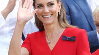 Kate Middleton divine à Wimbledon : elle fait sensation dans une somptueuse robe rouge vif pour la finale