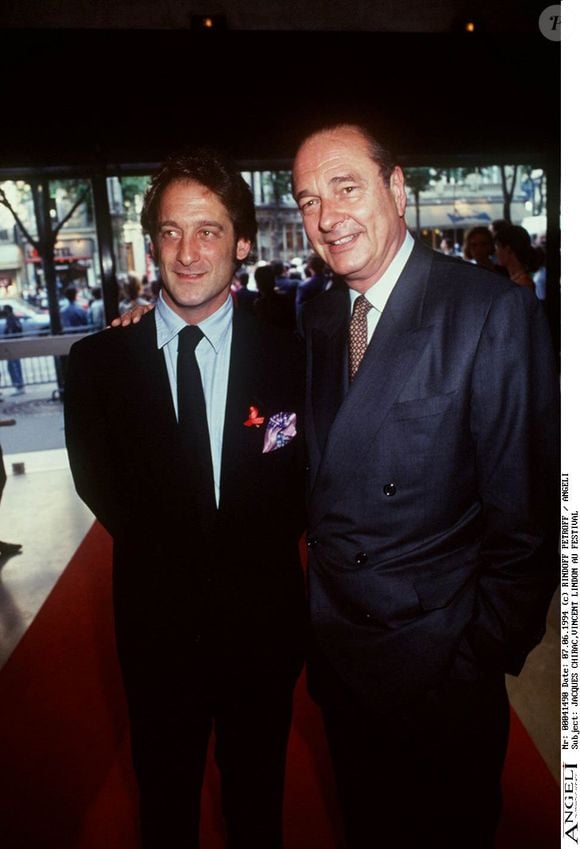 Jacques Chirac avait en effet surpris l'acteur avec sa fille... Au lit !

Archives - Vincent Lindon et Jacques Chirac au festival du film à Paris le 8 juin 1994