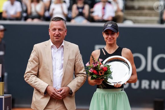 Lois Boisson remporte le tournoi de tennis Open d'Hambourg 2025 face à Anna Bondar (7/5 - 6/3).